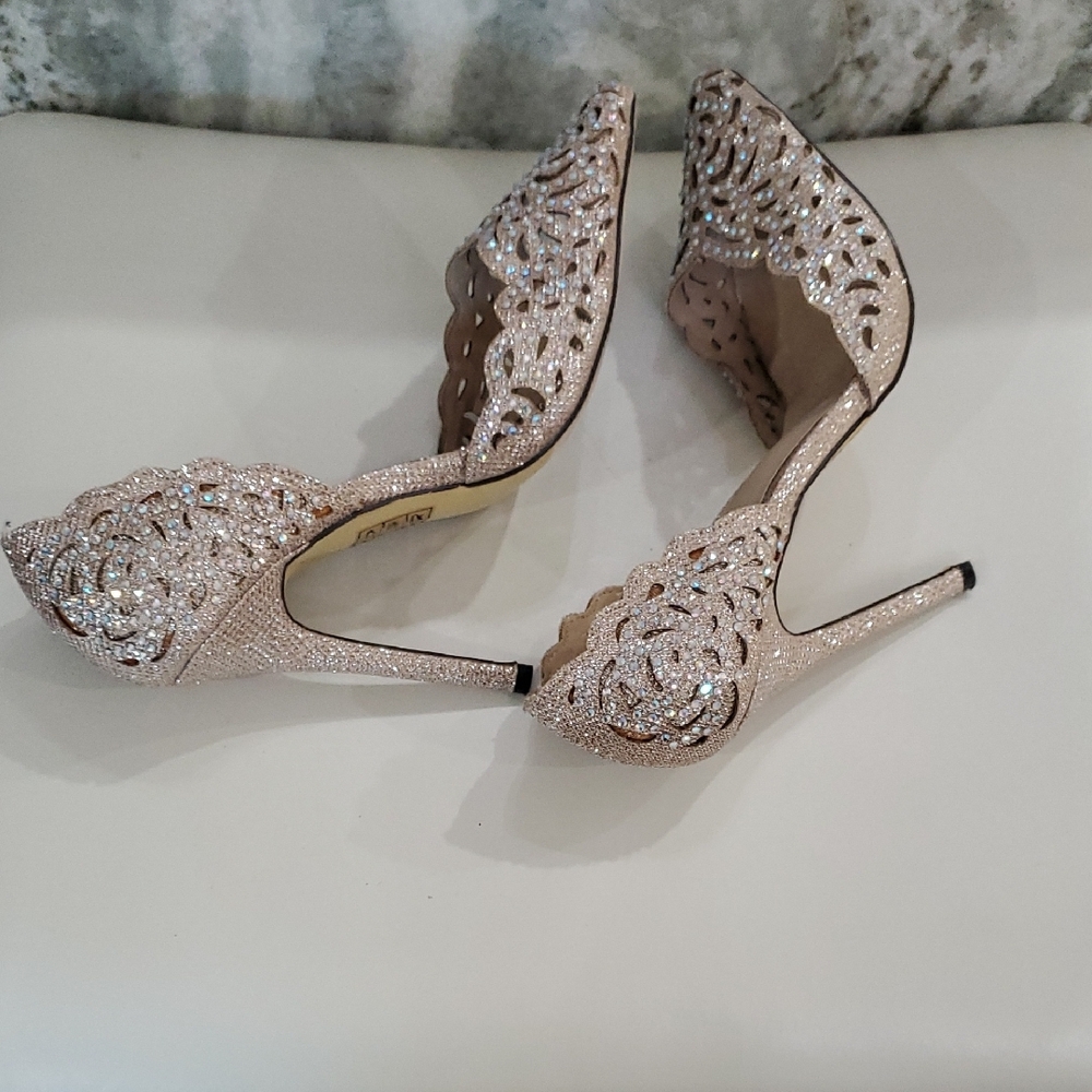 Celeste Gold Heels with Elegant Laser-Cut Design Sz 7 Wedding Graduation. - Picture 5 of 16